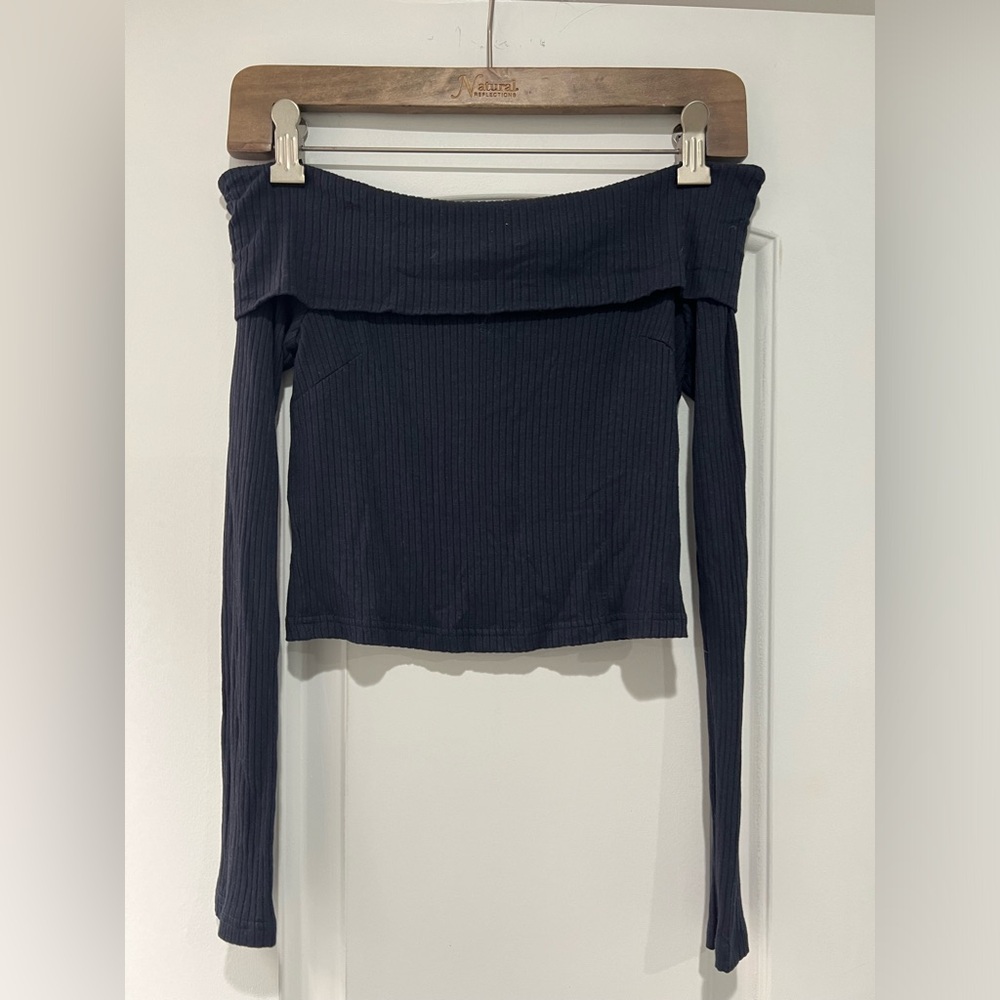 Off-the-Shoulder Tight Long-Sleeve Crop Top